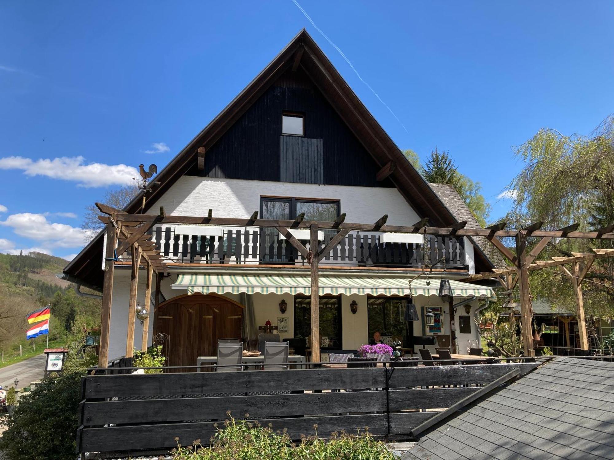 Gasthof Walhalja Schmallenberg Bagian luar foto